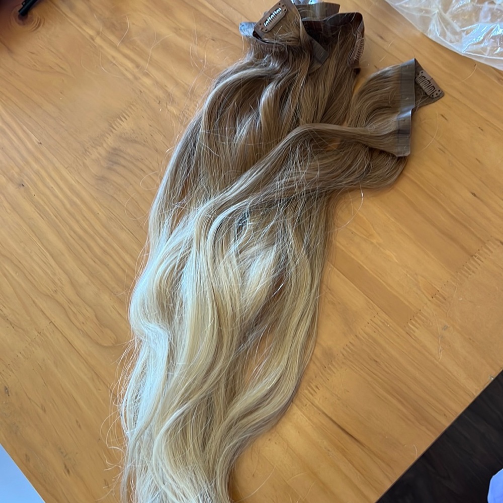 Barefoot Blonde Hair 21” Hair Extensions
